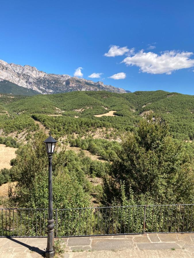 Vistas A La Montana En Un Pueblo Con Encanto. El Pueyo de Araguás Exterior foto