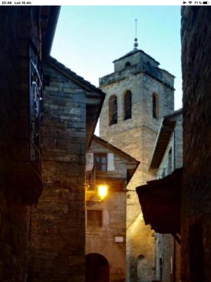 Vistas A La Montana En Un Pueblo Con Encanto. El Pueyo de Araguás Exterior foto