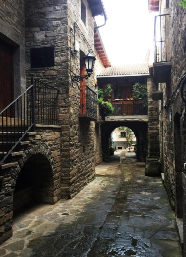 Vistas A La Montana En Un Pueblo Con Encanto. El Pueyo de Araguás Exterior foto
